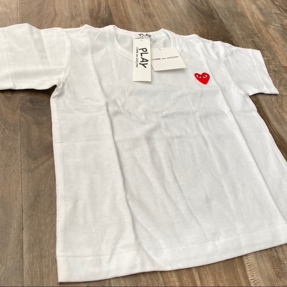 Comme des Garcons Play Kids White & Red Tshirt - Picture 4 of 5